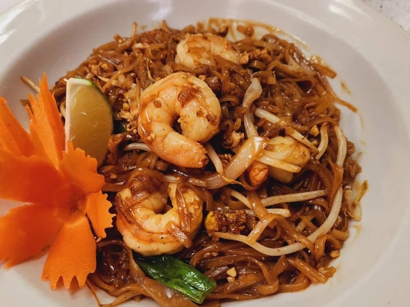 Authentic Thai Cuisine & Fresh Sushi - Image 1
